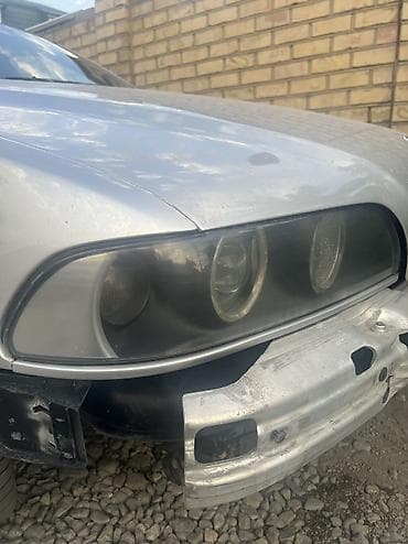 Комплект передних фар BMW 2002 г., Б/у, Аналог at lalafo.kg Комплект передних фар BMW 2002 г., Б/у, Аналог