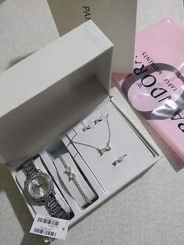 Ювелирные украшения 300/ 750, часы по 215, цепочки 2 шт 320