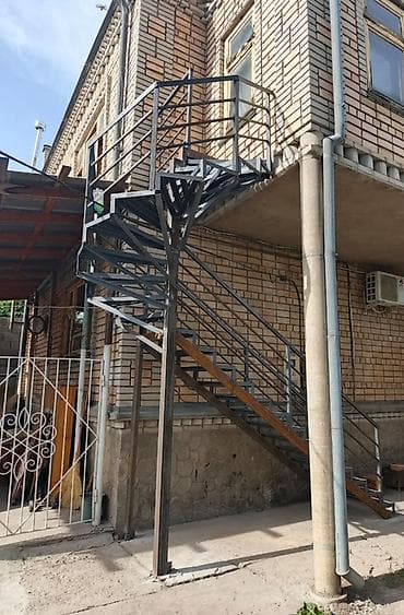 винт: Металлическая лестница Наружные, Форма лестницы: Винтовая — 1