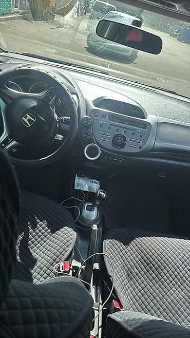 mersedes r18: Honda Jazz: 2009 г., 1.3 л, Робот, Бензин, Седан — 1