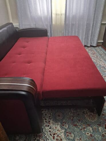 Комплекты столов и стульев: Раскладной диван, Б/у — 1