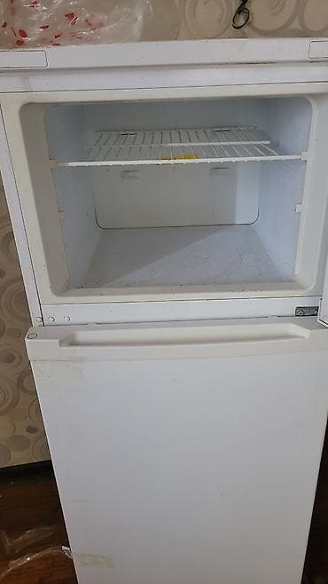 Техника и электроника: Холодильник Beko, классическая двухкамерная модель с верхней — 3
