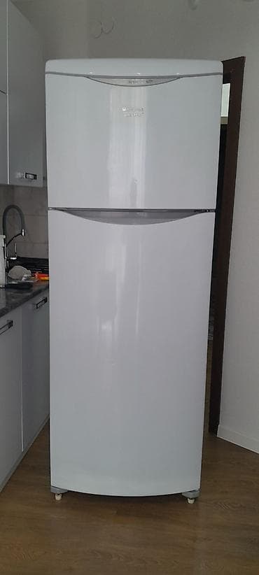 a 20: Холодильник Hotpoint Ariston, Двухкамерный, No frost — 1