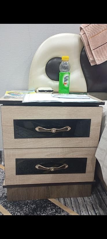 4 moms: Спальный гарнитур, Двуспальная кровать, Шкаф, Тумба, ДСП, Самовывоз, цвет - Коричневый — 3