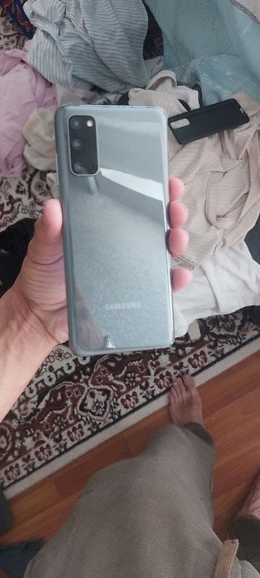 мониторы 22 дюйма: Samsung Galaxy S20 (серый) - Дисплей: 6.2", AMOLED, безрамочный — 4