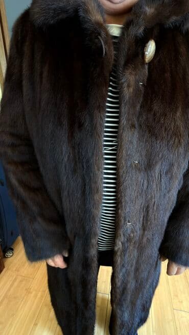 срочно продаю в связи с переездом: Натуральная норковая шуба из тёмного мехаклассический покрой ниже — 2
