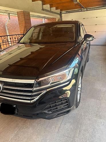 Volkswagen Touareg: 2018 г., 2 л, Автомат, Бензин, Кроссовер — 4