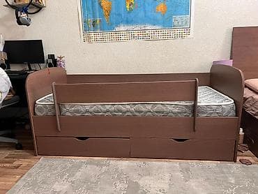 подростковая кровать: Односпальная кровать, Б/у, С матрасом, длина - 185 см — 1