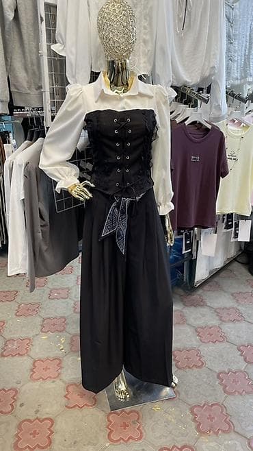 модные штаны: Стильный манекен, идеально для витрины и фотосъёмок. Привлекает — 2