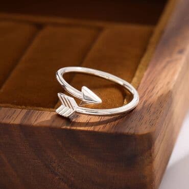 прозрачные туфли: Изящное кольцо в виде стрелы — символ легкости, свободы и — 2