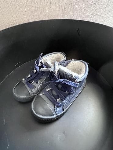 ботам: Детские зимние ботинки Clarks, темно‑синие, на меху.э Забирать в 12 — 1