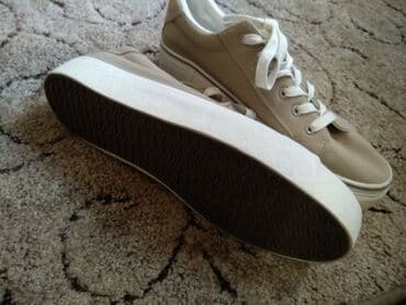 Киреге берилүүчү кийимдер: Кеды женские новые, 41 размер - 1000 сом. Кросовки 41 размер б/у — 3