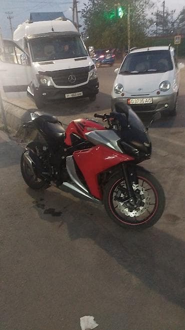 м8 мото: Спортивный мотоцикл класса «спорт» с обтекателями в красно‑черно‑серой — 1