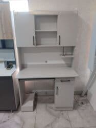 угловые компьютерные столы для дома: Компьютерный стол, С полками — 12