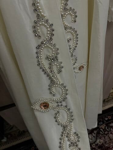 фата на девичник: Продаю шикарное платье ручной работы есть длинный жилет, внутри — 4