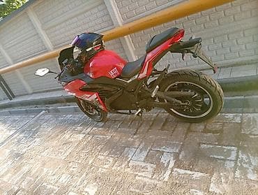 мотор скупка: Спортивный мотоцикл в стиле спортбайк, красный цвет с графикой «46» — 1