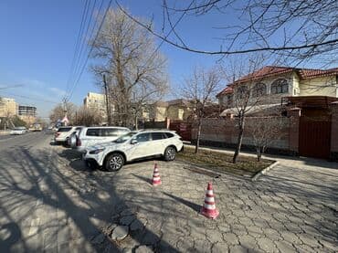 дом с подселением: 470 м², 12 комнат, Парковка — 3