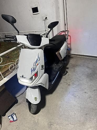 а 210: Электроскутер белый, городской Запас хода По Документам 35км - Тип — 2