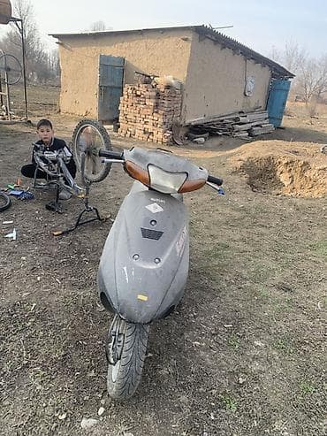 мотоцикл сатылат: Скутер түрү Suzuki, 50 куб. см, Бензин — 2