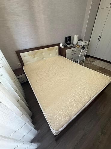 Двуспальная кровать, Б/у, С матрасом, длина - 200 см — 3