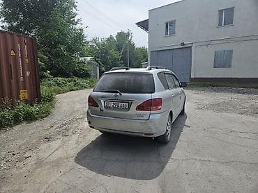 Toyota Avensis Verso: 2003 г., 2 л, Механика, Дизель, Минивэн