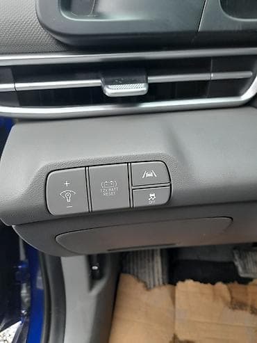 ef m: Hyundai Elantra: 2023 г., Гибрид, Седан — 9