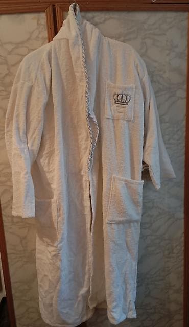 халат белый: Продаю банный халат. Состояние хорошее, 100% хлопок, производство — 1