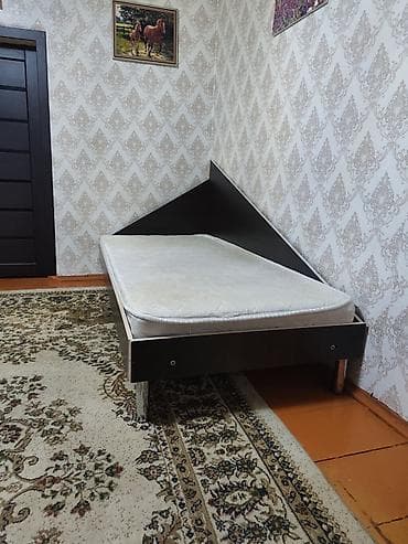 крафат: Односпальная кровать в хорошем состояние. Размер: 2х90 — 2