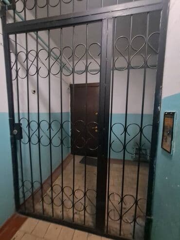 дом асанбай: 3 бөлмө, 70 кв. м, 105-серия, 1 кабат, Косметикалык ремонт — 10