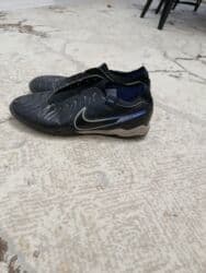 Кроссовки и спортивная обувь: - Размер: EU 40.5 / US 7.5 / длина стопы 250 мм (указано на ярлыке). - — 7