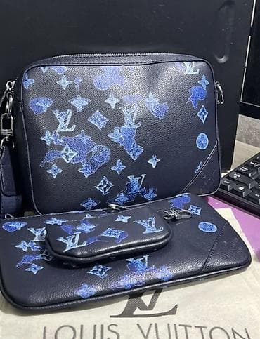 Классические сумки: Сет из трех аксессуаров Louis Vuitton в темно‑синем цвете с фирменным — 1