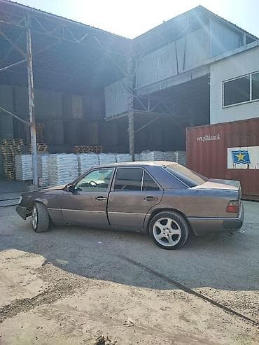 Унаа: Mercedes-Benz E-Class: 1991 г., 2.3 л, Кол менен иштөөчү, Бензин, Седан — 6