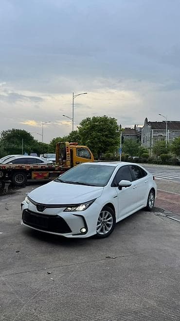 corolla 2004: Toyota Corolla: 2023 г., 1.8 л, Гибрид, Седан — 1