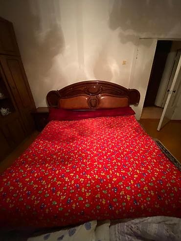 распродажа обоев: Продаю спальный гарнитур 2 тумбочки шкаф комод с зеркалом. Почти новый — 2