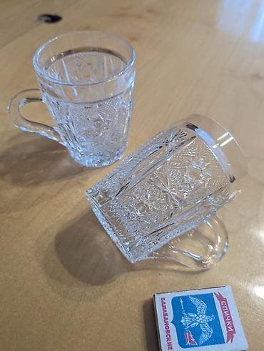 Набор миниатюрных рюмок и кружек из хрусталя с гранёным узором — 1