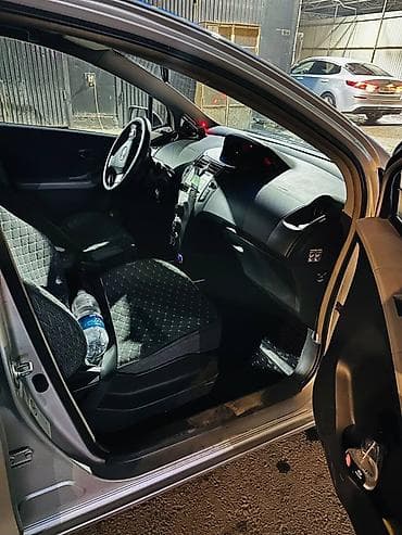 тойота yaris: Toyota Yaris: 2007 г., 1.3 л, Робот, Бензин, Хэтчбэк — 8
