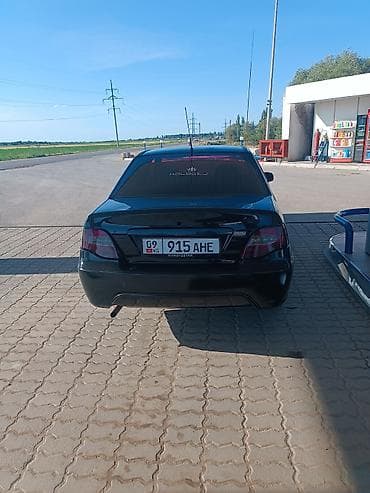 265 40 20: Седан черного цвета, 4 двери, тонированные стекла. Кузов с удлиненным — 7