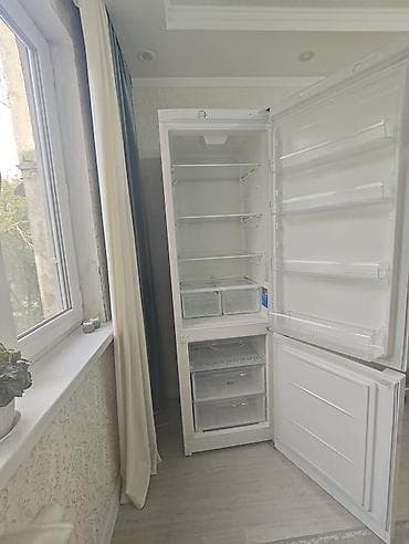 меняю на дачу: Холодильник Indesit, Двухкамерный — 3