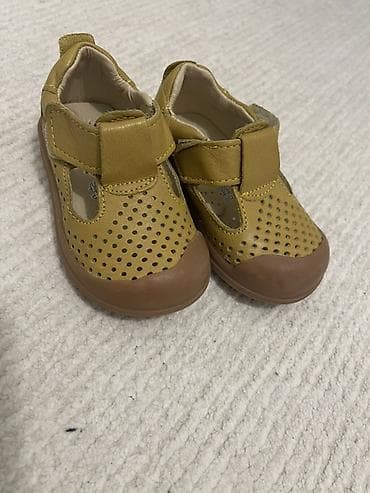 Детская обувь мало-ношенные состояние очень хорошее- каждая пара по