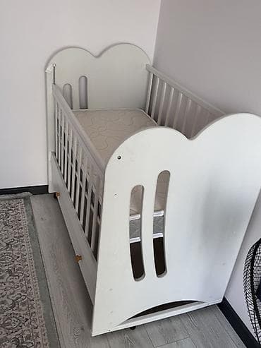 sofa bed: Детская кроватка в отличном состоянии, Белого цвета, прочная и — 2