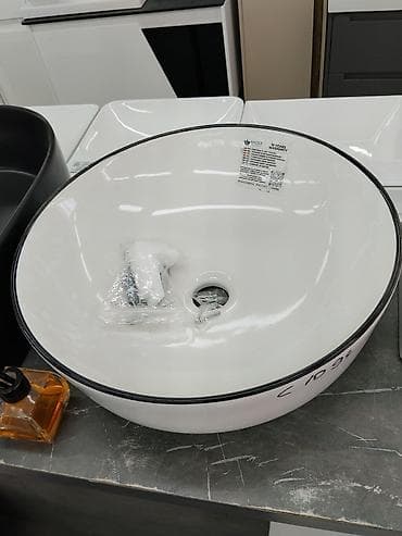 Раковина для ванной, Особенности: Глянцевое, Круглая форма, Материал: Керамика at lalafo.kg Раковина для ванной, Особенности: Глянцевое, Круглая форма, Материал: Керамика