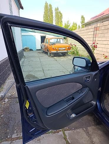 салон от тайоты приуса: Toyota Avensis: 2002 г., 1.8 л, Механика, Бензин, Хэтчбэк — 8