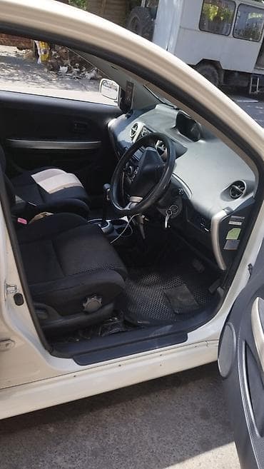 Унаа сатуу: Toyota Ist: 2003 г., Автомат, Бензин, Хетчбек — 5