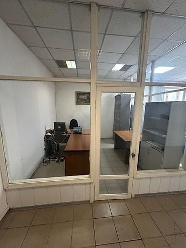 сдаю мясной павильон: Аренда офисов, 300 м², В административном здании, С системой безопасности, С юридическим адресом — 7