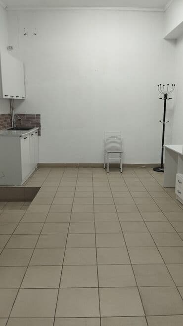 офис дом: Сдаются два помещение 40+35 м2 за 65000+55000 сом Второй этаж — 9