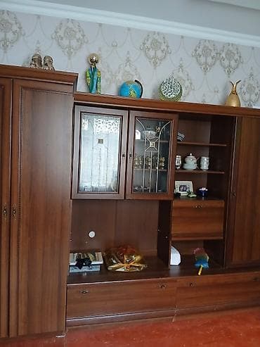 сервант стенку: Секция (стенка) для гостиной из ламинированного ДСП под орех. - — 1