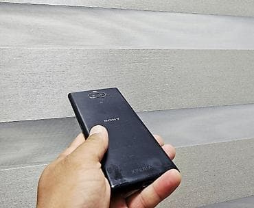 со стилусом: Sony Xperia 10, Б/у, 64 ГБ, цвет - Черный, 1 SIM, 2 SIM — 3