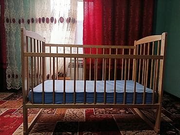 Детская кроватка из натурального дерева с матрасом - Классическая