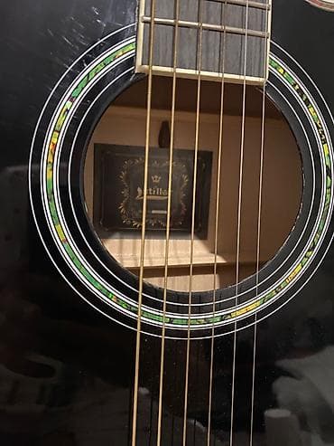 Аккордеоны: Гитара почти новое не сильно ползовалось еще маааленькие царапинки — 1