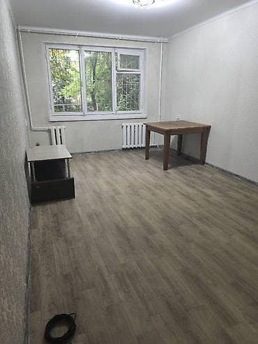 72: 2 комнаты, 43 м², 10 мкр 104 серия, 1 этаж — 2